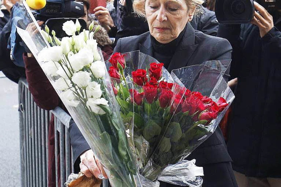 Terror in Paris: Trauer und Bestürzung am Tag danach. Die Polizei sichert derweil an den Tatorten die Spuren. (Foto: dpa) Terror in Paris: Trauer und Bestürzung am Tag danach. Die Polizei sichert derweil an den Tatorten die Spuren. (Foto: dpa)