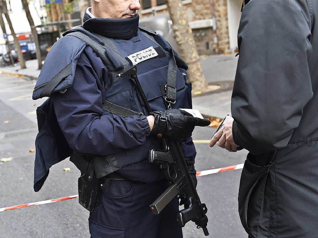 Polizeikontrollen in der Rue de Charonne in Paris.