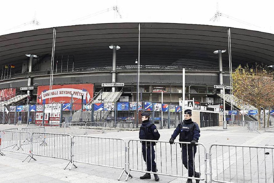 Polizisten vor dem Stade de France. (Foto: AFP) Polizisten vor dem Stade de France. (Foto: AFP)