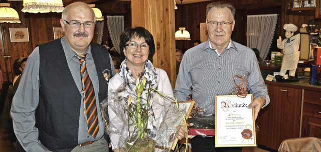 Fr ihre 40-jhrige Treue zum Narrenne...nde des Narrennestes Jrgen Schenkel.   | Foto: Heinz Vollmar