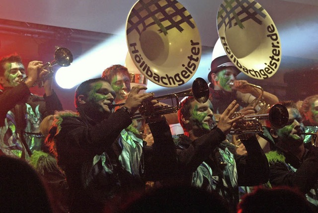 Ausgelassene Partylaune herrschte am S...usschank alle Hnde voll zu tun hatten  | Foto: Karin Stckl-Steinebrunner