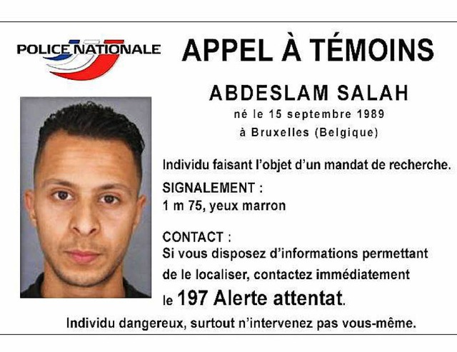 Dieses Fahndungsfoto zeigt Abdeslam Sa...it dem Pariser Terrorangriff gesucht.   | Foto: Police Nationale