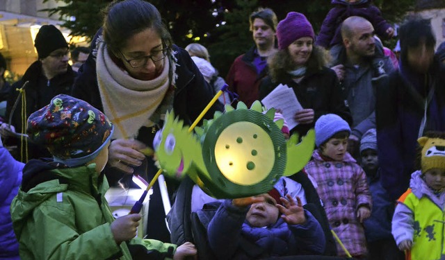 Rabimmel, rabammel, rabummm: Der Laternenumzug erfreut zuverlssig die Kinder.   | Foto: Harald Rudolf