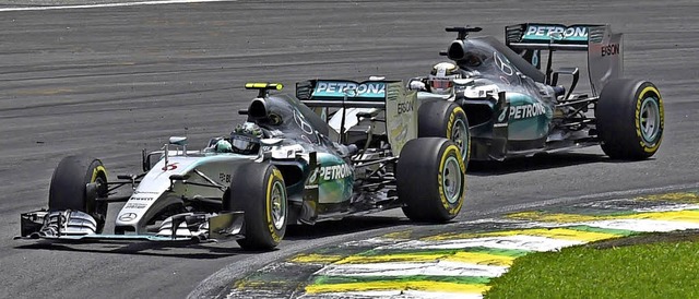 In So Paulo bekam Weltmeister Lewis H... Stallkollegen Nico Rosberg zu sehen.   | Foto: afp