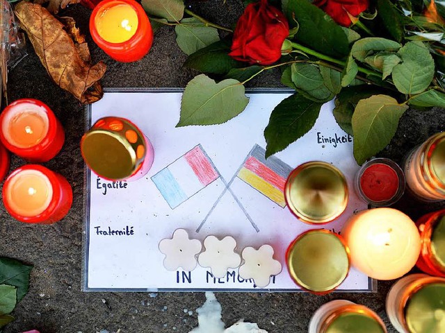 Die EU hat europaweit zu einer Schweig... Opfer des Terrors in Paris aufgerufen  | Foto: dpa
