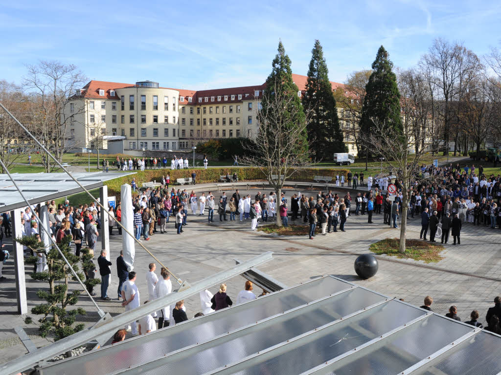 Schweigeminute an der Uniklinik in Freiburg