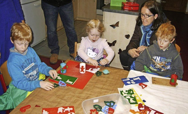 Basteln fr Kinder im Kinderhaus whrend der langen Einkaufsnachtin Lenzkirch  | Foto: Ursula Harder