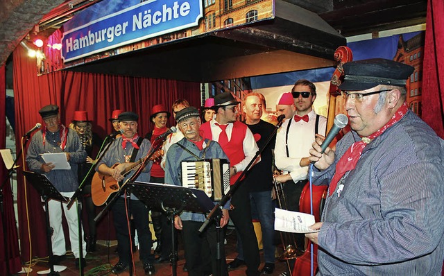 Zunftmeister Uwe Schreiner (rechts) dankte allen Akteuren.   | Foto: zunft