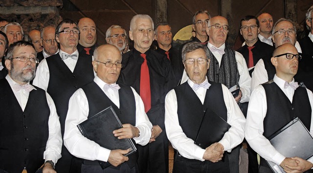 Gemeinsam singen Mnner aus Eguisheim und Denzlingen in der Jakobuskirche.   | Foto: Hildegard Karig