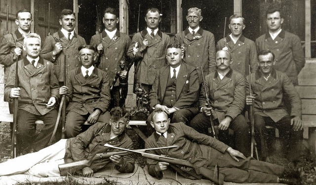 Mitglieder des  Gundelfinger Schtzenvereins mit dem Gauwanderpokal, 1930  | Foto: Archiv Verein fr Heimatgeschichte Gundelfingen und Wildtal