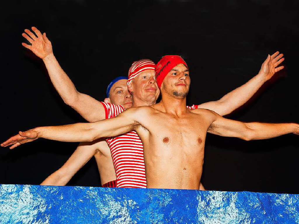 Von vorne: Markus Hofmeier, Ralf Lossau und Frank Dillenberger beim Synchronschwimmen.
