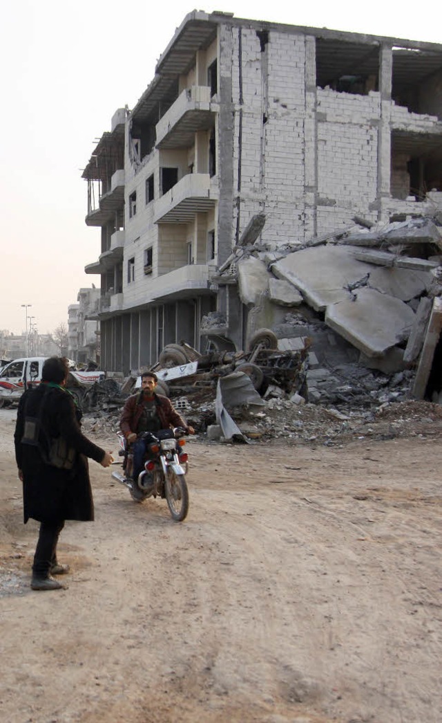 Der IS hinterlsst berall, wo er auft...r der Verwstung, wie hier in Kobane.   | Foto: dpa