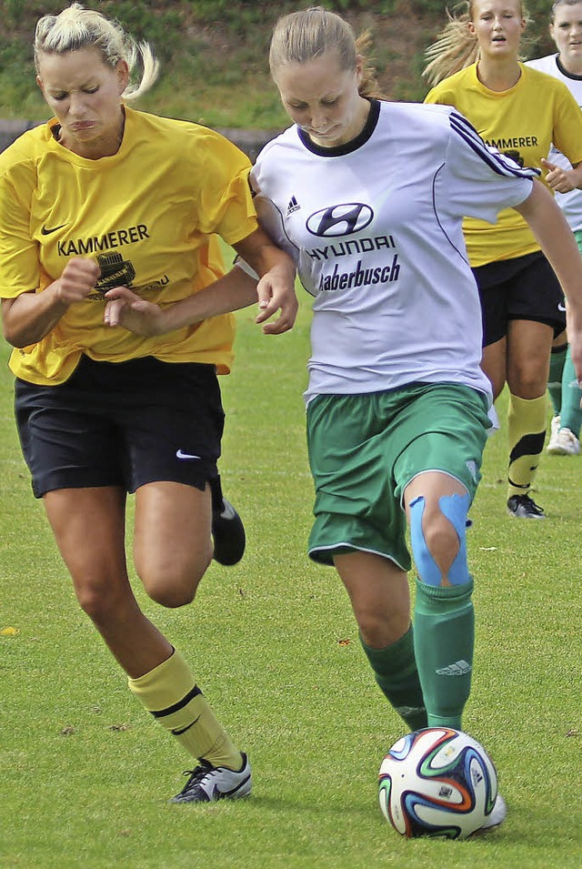 Traf zum 3:3 fr den FC Hausen: Laura Tholen (rechts)   | Foto: Hecht