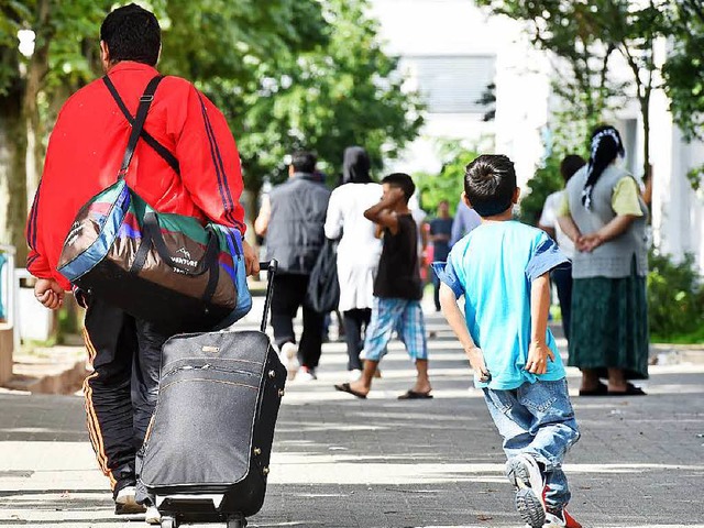 Tglich kommen neue Flchtlinge in der Landesaufnahmestelle Karlsruhe an.  | Foto: dpa