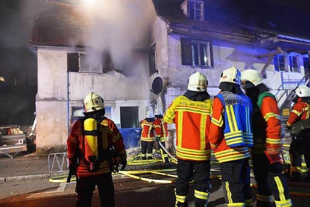 Unbewohntes Wohnhaus in Weil am Rhein in Brand gesteckt