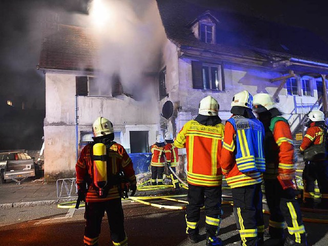 Die Feuerwehr war mit 35 Mann im Einsatz.  | Foto: Martin Eckert