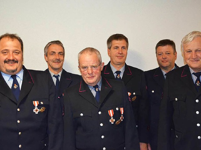 Fr langjhrigen aktiven Feuerwehrdien... Jahre) und Rudolf Rombach (40 Jahre).  | Foto: Alexandra Wehrle