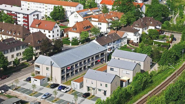 Zwischen Dammstrae und Bahndamm in L...pe fertig: vier Huser, 27 Wohnungen.   | Foto: Wolfgang Gckel