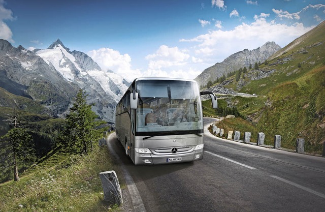 Einsteigen und entspannen: Mit dem Bus ins Skigebiet reisen.  | Foto: BDO