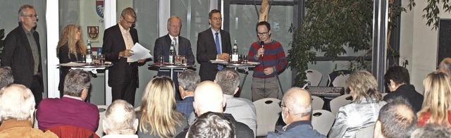 Auf dem Podium, von links: Peter Welz,...an Berblinger von der CDU Herbolzheim.  | Foto: Michael haberer