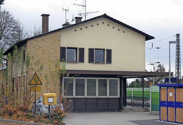 Das Bahnhofsgebude in Rheinweiler soll abgerissen werden.  | Foto: Jutta Schtz