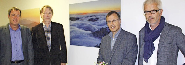 ber die Naturaufnahmen freuen sich   ...ekt Jrgen Moser bei der Vernissage.    | Foto: Bronner