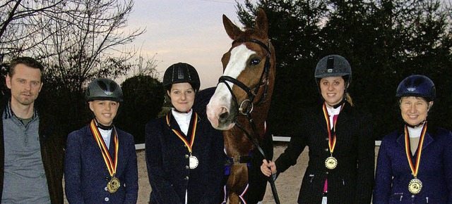 Thomas Westermann mit den  Vereinsmeis...a Rhein und Karin Siebold (von links)   | Foto: Wendt