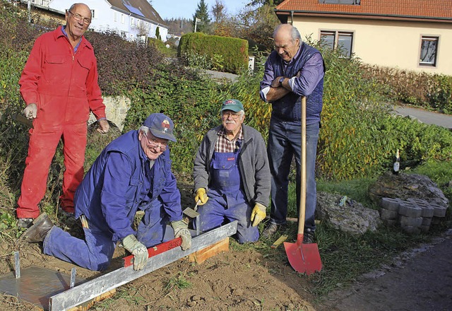 Der Schwarzwaldverein Karsau sorgt mit...Albiez legten schon mal das Fundament.  | Foto: Gerd Lustig