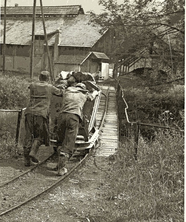 Echte Maloche: Die Bergleute mussten d...ke zum Gipswerk in flingen schieben.   | Foto: Archiv Ernst Brugger