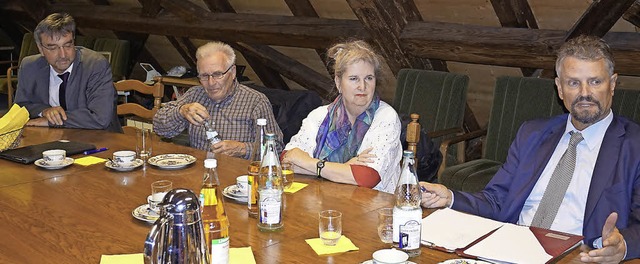 Gernot Erler (rechts) im Gesprch mit ...nd Brgermeister Walter Laub (links).   | Foto: Julius Steckmeister