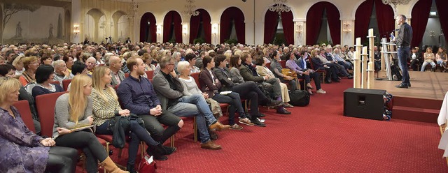 500 Zuhrer im Colosseo beim Vortrag von Michael Nehls zum Thema Alzheimer  | Foto: Claudia Thoma (Europa-Park)