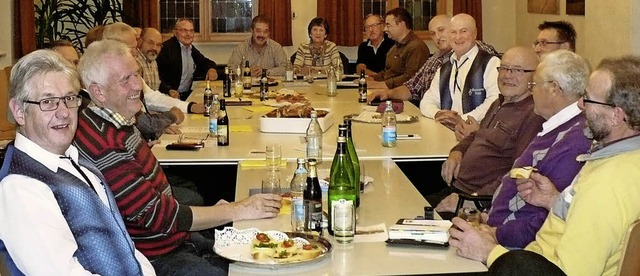 Vertreter zahlreicher  Chren treffen ...Ewattingen zur Jahreshauptversammlung.  | Foto: Gertrud Rittner