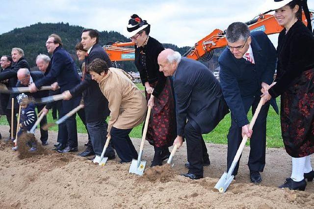 Ein trber Tag als toller Tag: Spatenstich in Winden mit dem Bundesverkehrsminister