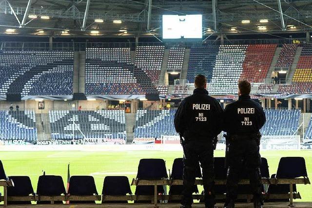 Thomas de Maizière sagt Länderspiel aus Angst vor einem Anschlag im Stadion ab