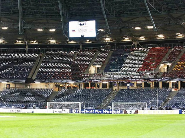 Leere Rnge im Stadion von Hannover: D...en. Die Hintergrnde sind noch unklar.  | Foto: dpa