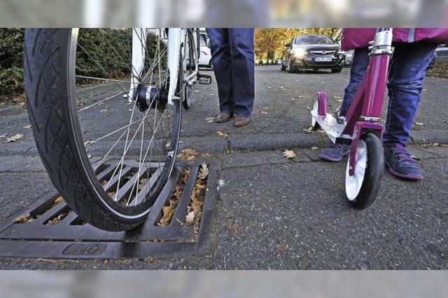 Gullydeckel knnen fr Radler zur gefhrlichen Falle werden