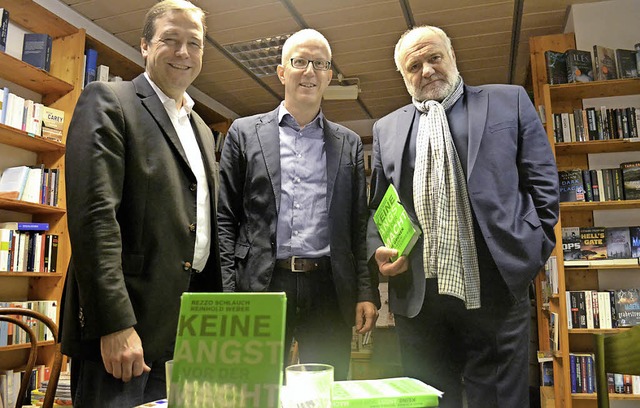 Thomas Marwein, Co-Autor Reinhold Weber und Rezzo Schlauch   | Foto: hru