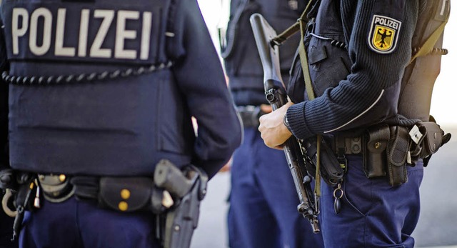 Die Bundespolizei zeigt nach den Ansch...uch in der Ortenau verstrkt Prsenz.   | Foto: dpa