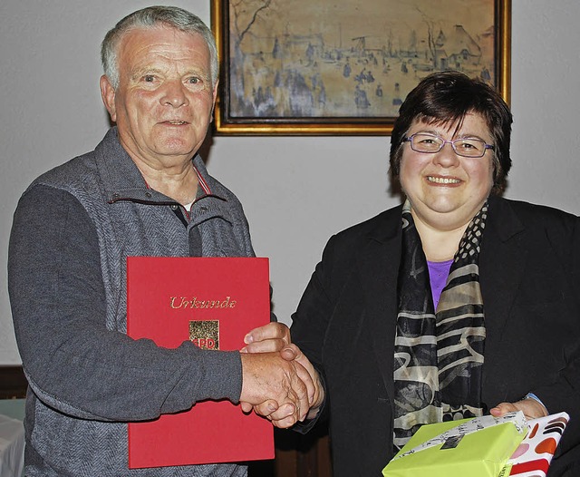 Christa Rufer ehrte Robert Pregger fr...ls 40 Jahre Mitgliedschaft in der SPD.  | Foto: Thomas Loisl Mink