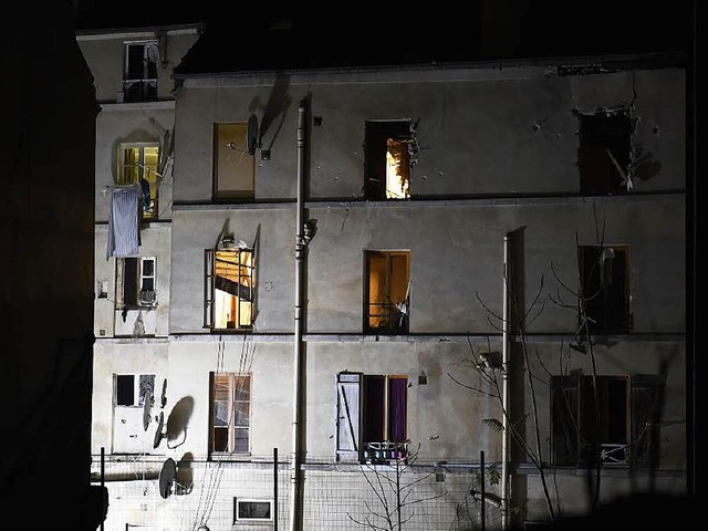 Das Haus in Saint-Denis in der Rue de ... mehrere Menschen festgenommen wurden.  | Foto: AFP