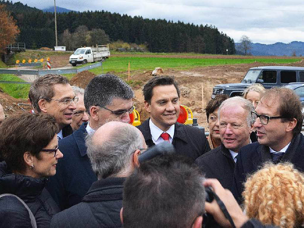 Begrung:  Marita Schmieder, Landrat Hanno Hurth, Brgermeister Klaus Hmmerle, Johannes Fechner (MdB), Peter Wei (MdB), Bundesverkehrsminister Alexander Dobrindt, Marcel Schwehr (MdL) (v.li.)