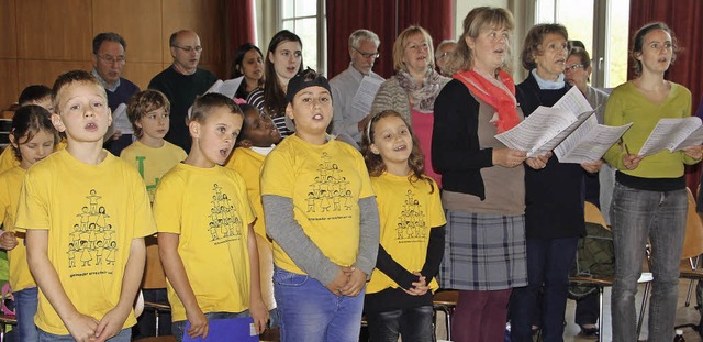 Der Kammerchor Bad Sckingen tritt bei...or der Grundschule Obersckingen auf.   | Foto: Kanele