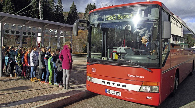 Die Sicherheit am und im Bus bten jet...sler der Realschule Titisee-Neustadt.   | Foto: privat