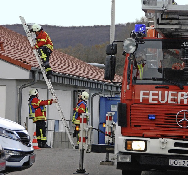 Zum Glck kein Brand: Die Feuerwehr musste die Drehleiter nicht ausfahren.   | Foto: Frey