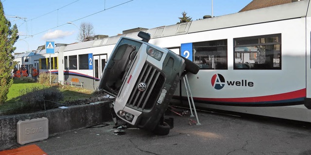 Das htte auch schlimmer ausgehen knn...ion mit einem Zug nur leicht verletzt.  | Foto: Schweizer Polizei