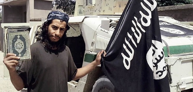 Ein Bild, das die Terrormiliz islamisc...egeben hat, zeigt Abdelhamid Abaaoud.   | Foto: AFP