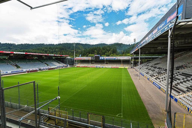 Am Schwarzwaldstadion werden am Sonntag die Einlasskontrollen verschrft.  | Foto: Carlotta Huber