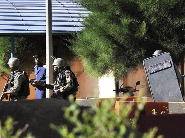 Sicherheitskrfte sind vor Ort.  | Foto: AFP