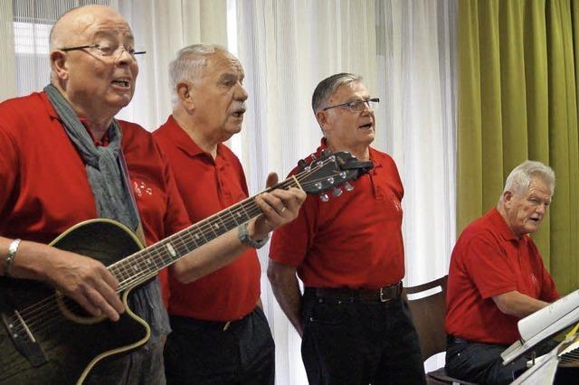 Rentner wollen Senioren eine Freude machen – und musizieren für sie