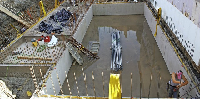 Der Bau der Heizzentrale beim Schwimmb...ktur soll die Kosten besser abbilden.   | Foto: Gemeinde